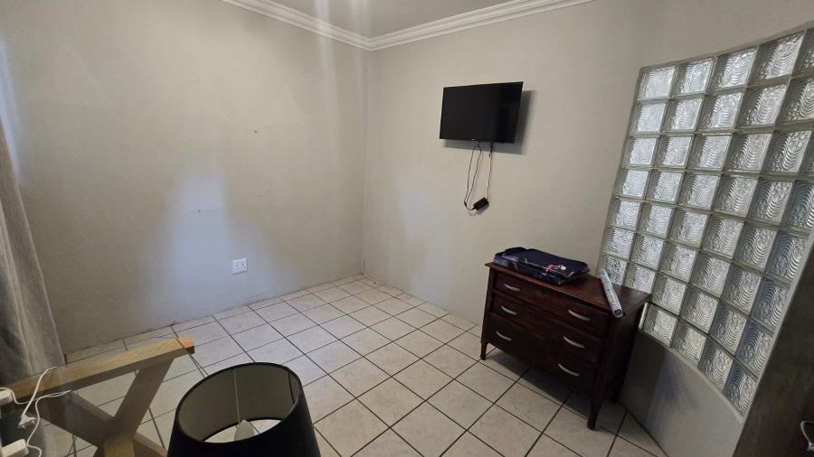 6 Bedroom Property for Sale in Protea Heights Western Cape